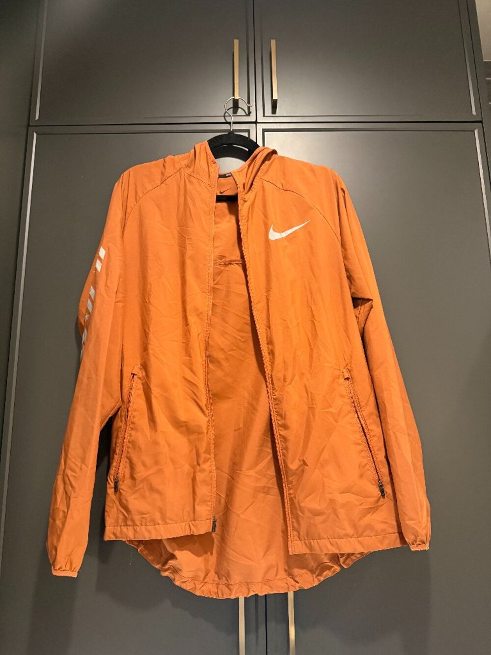 Nike x Barry’s Bootcamp Running Windbreaker Orange Size S